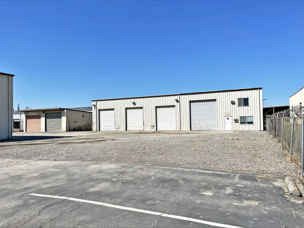 1041 S Pershing Ave - Photo 2