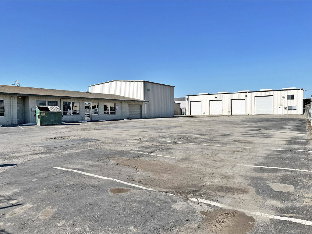 1041 S Pershing Ave - Photo 4