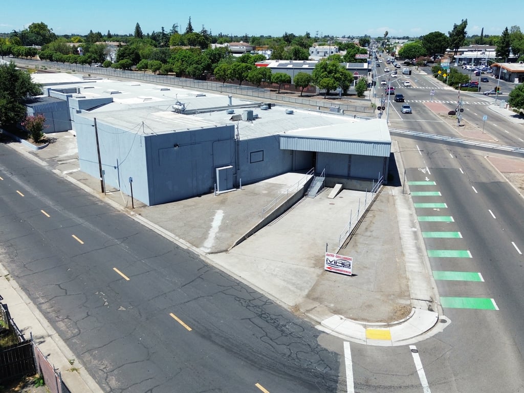 121 Oak Street, Manteca