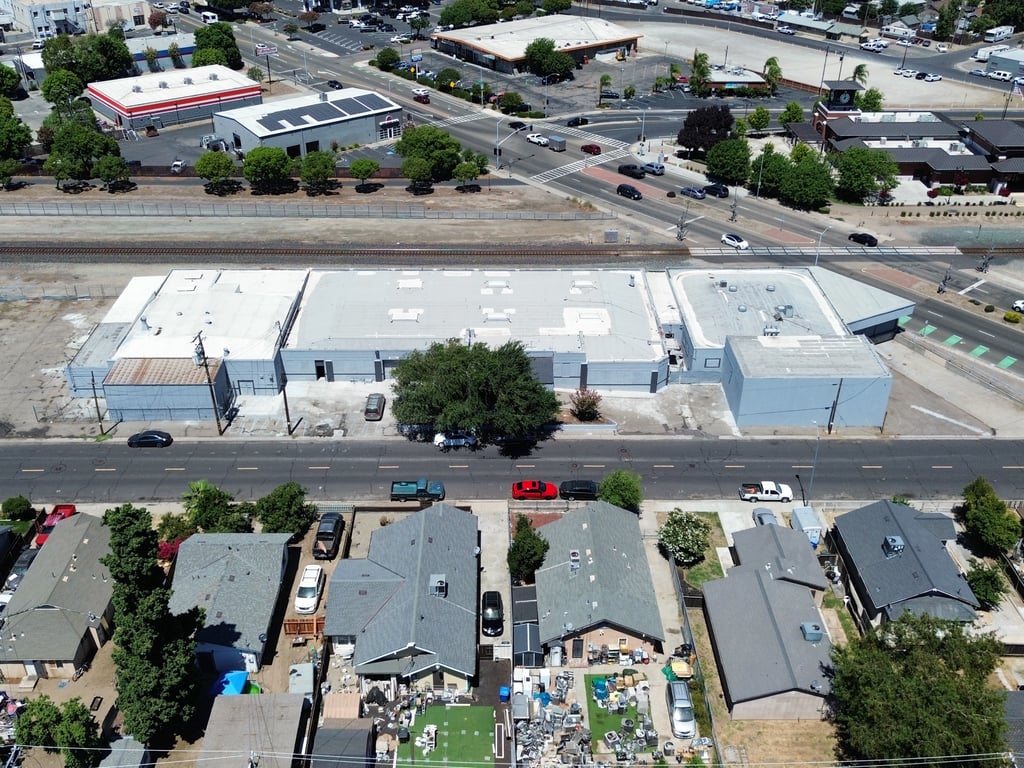 121 Oak Street - Photo 3