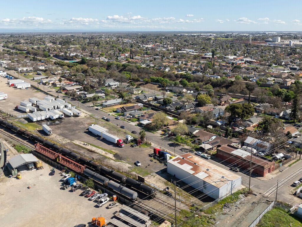 2025 Weber Avenue - Photo 3