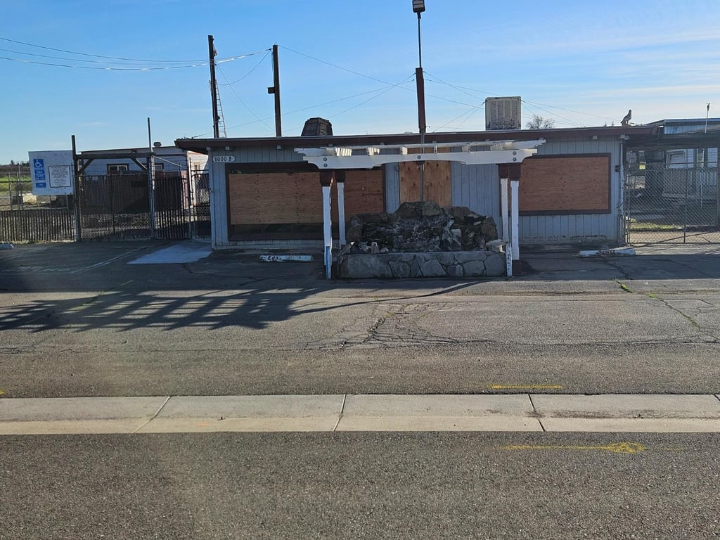 6000 E Lathrop Rd. #B - Photo 2