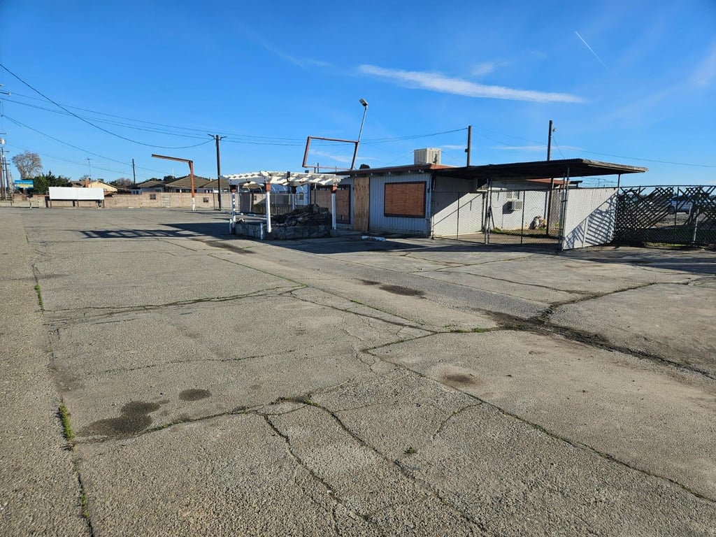 6000 E Lathrop Rd. #B - Photo 4