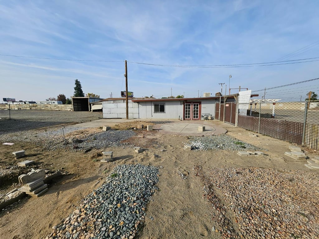 6000 E Lathrop Rd. #B - Photo 7