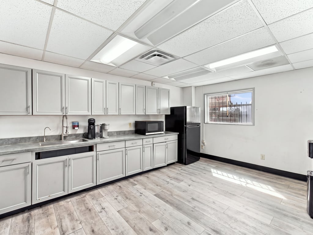 945 East Lindsay Street - Photo 2